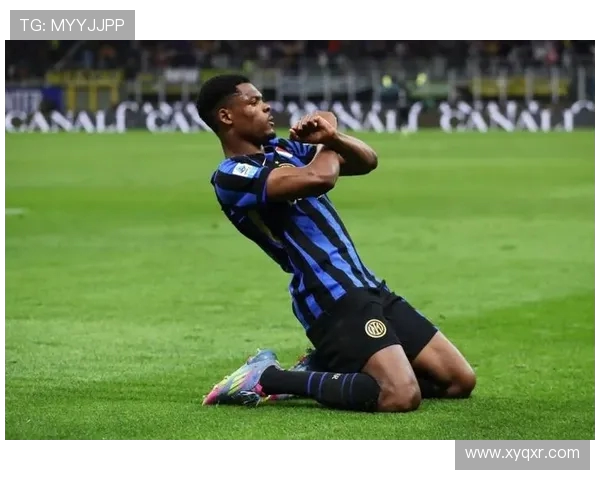 伤愈复出再战绿茵场29岁国米边卫邓弗里斯分享训练照重返球队