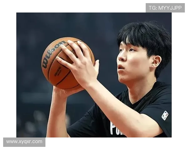 新秀赛队友透露杨瀚森英语水平仅限篮球术语需依赖翻译沟通